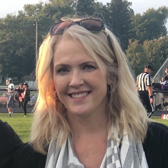 Meet your Posher, Lisa - Picture 1 of 1